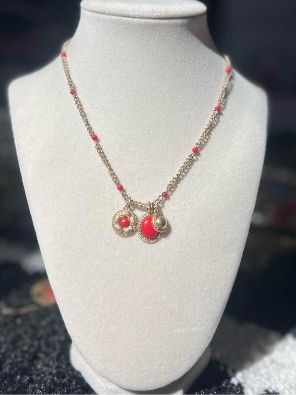 Vintage America Gold Tone Necklace with Coral Accents - Women Jewelry